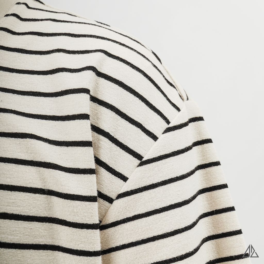 Áo thun cổ tròn sọc ngang