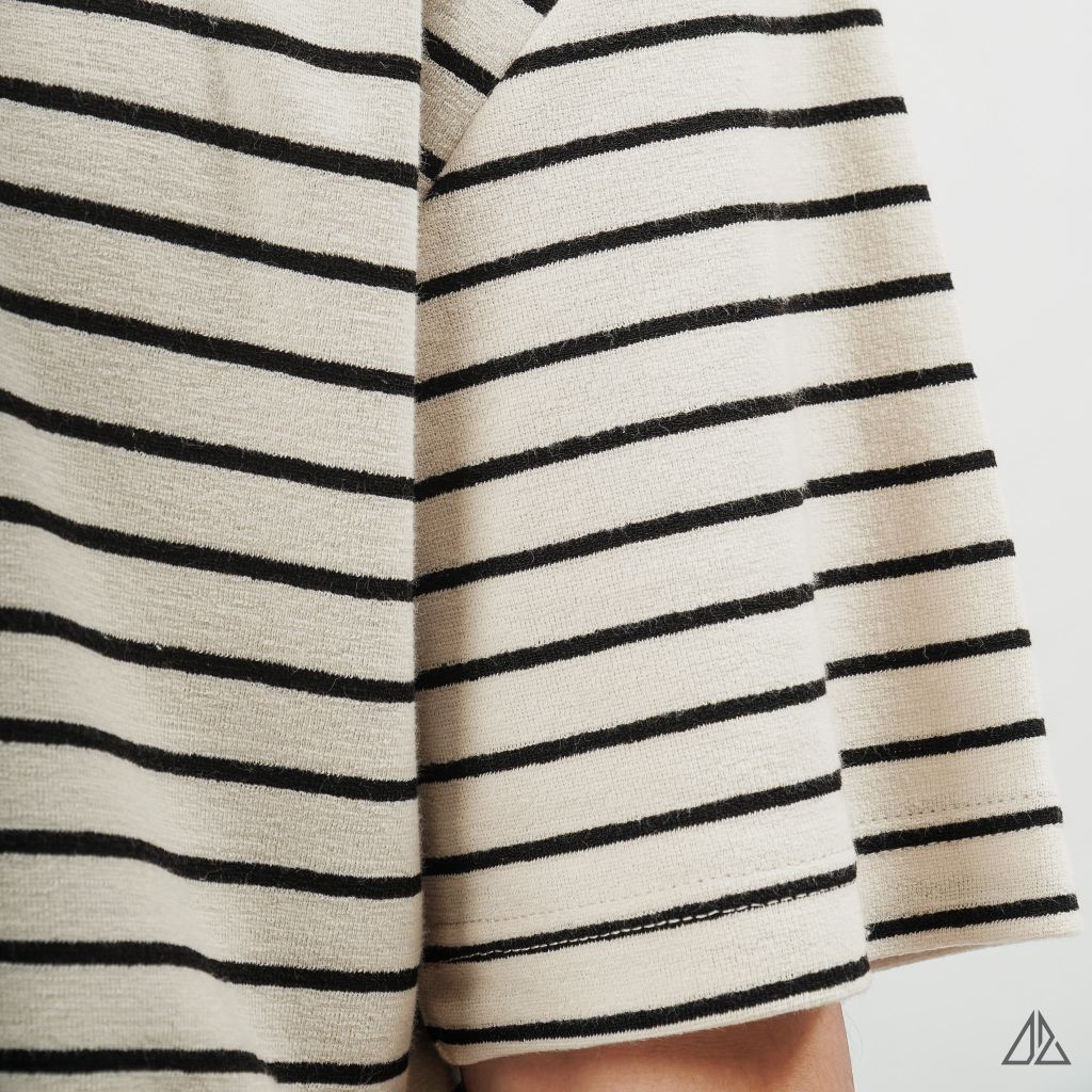 Áo thun cổ tròn sọc ngang