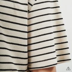 Áo thun cổ tròn sọc ngang