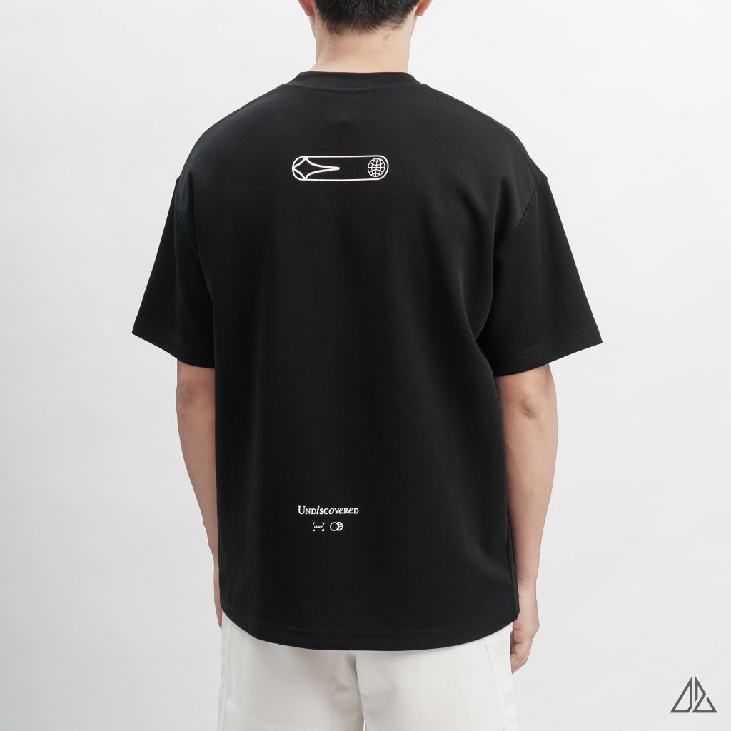 Áo thun cổ tròn in chữ Brave