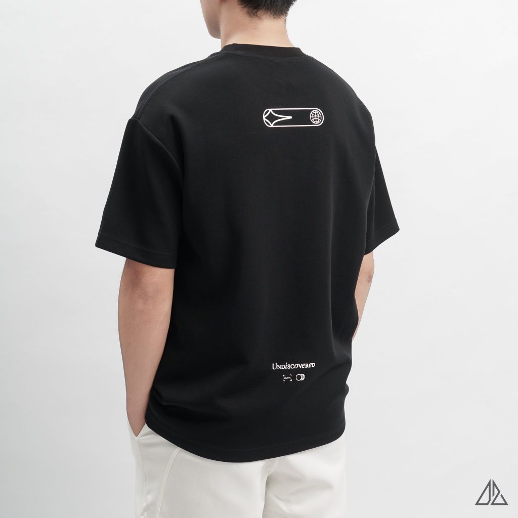 Áo thun cổ tròn in chữ Brave