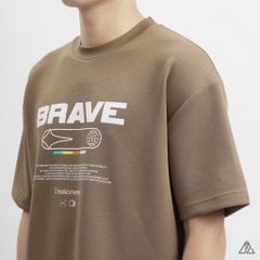 Áo thun cổ tròn in chữ Brave