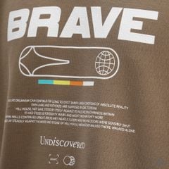 Áo thun cổ tròn in chữ Brave