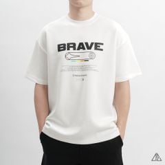 Áo thun cổ tròn in chữ Brave