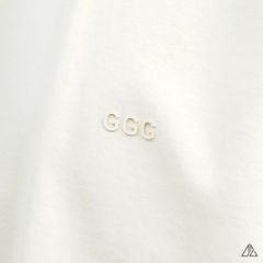 Áo thun cổ tròn in chữ nổi GGG