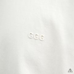 Áo thun cổ tròn in chữ nổi GGG