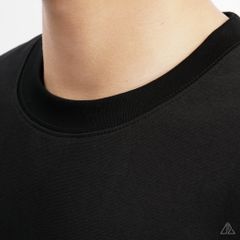 Áo thun cổ tròn thêu ngực con ma