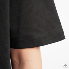 Áo thun cổ tròn thêu ngực con ma