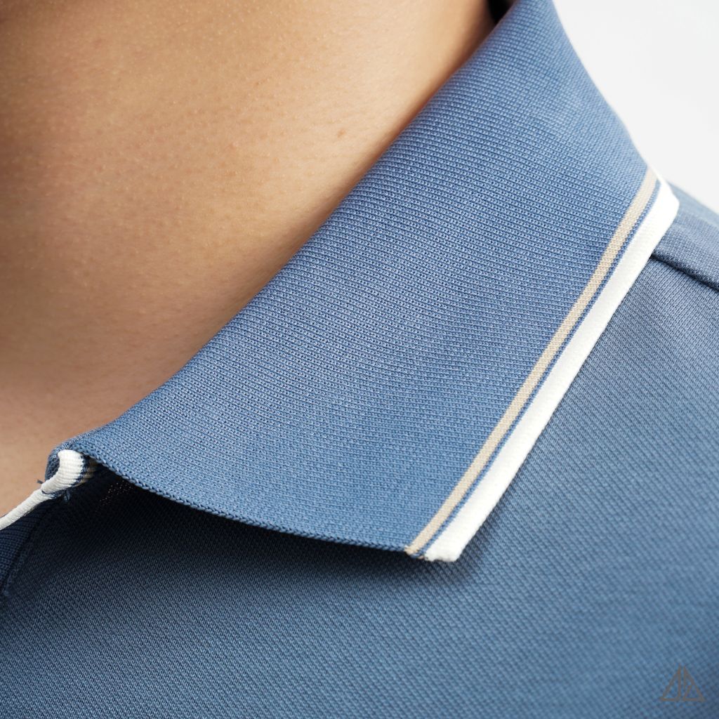 Áo polo phối viền cổ xẻ