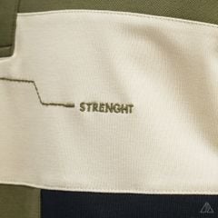 Áo polo đắp ngực kem đen thêu chữ STRENGHT