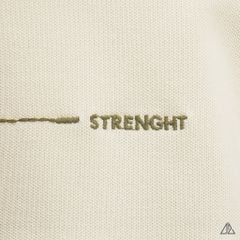 Áo polo đắp ngực kem đen thêu chữ STRENGHT