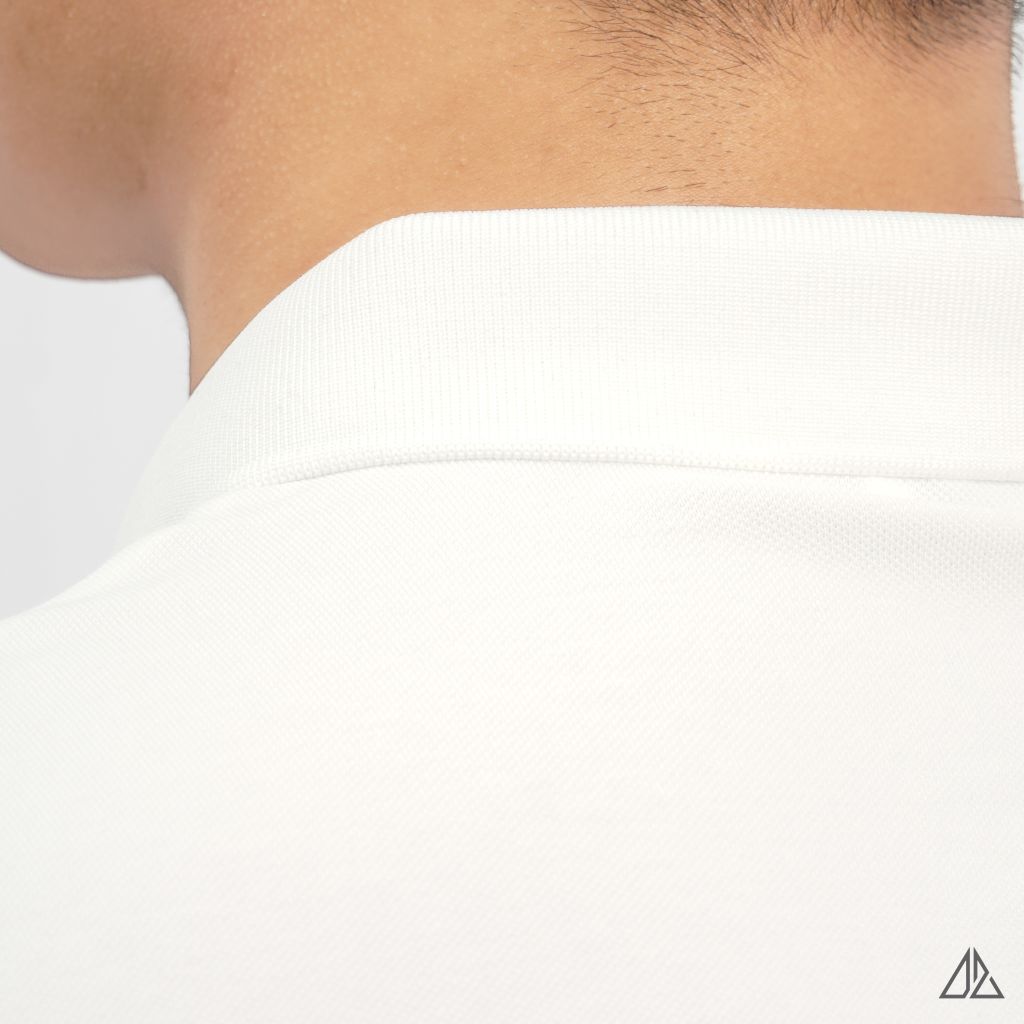 Áo polo đắp ngực kem đen thêu chữ STRENGHT