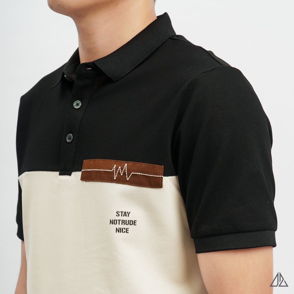 Áo polo phối ngực kem in chữ STAY NOTRUDE NICE