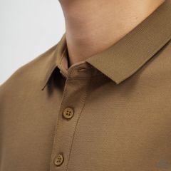 Áo polo phối ngực kem in chữ STAY NOTRUDE NICE