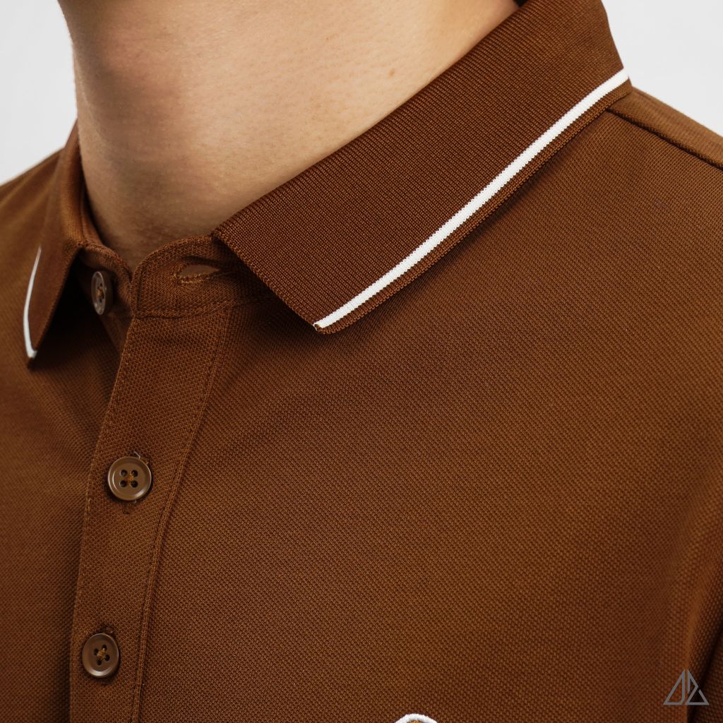 Áo polo viền cổ thêu ngực R
