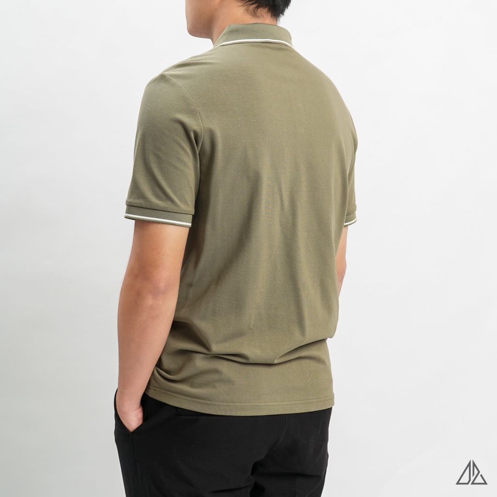 Áo polo viền cổ thêu ngực R