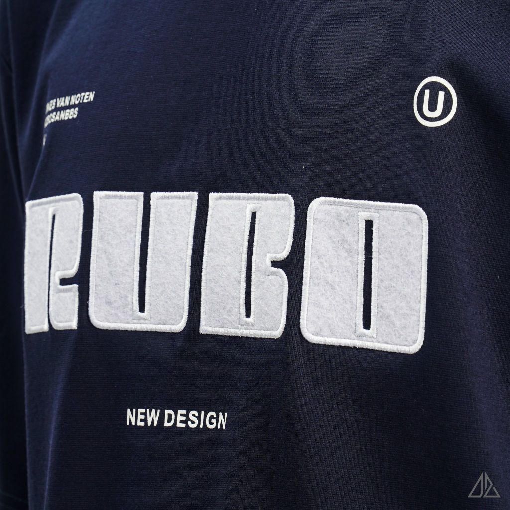 Áo thun cổ tròn thêu chữ RUBO