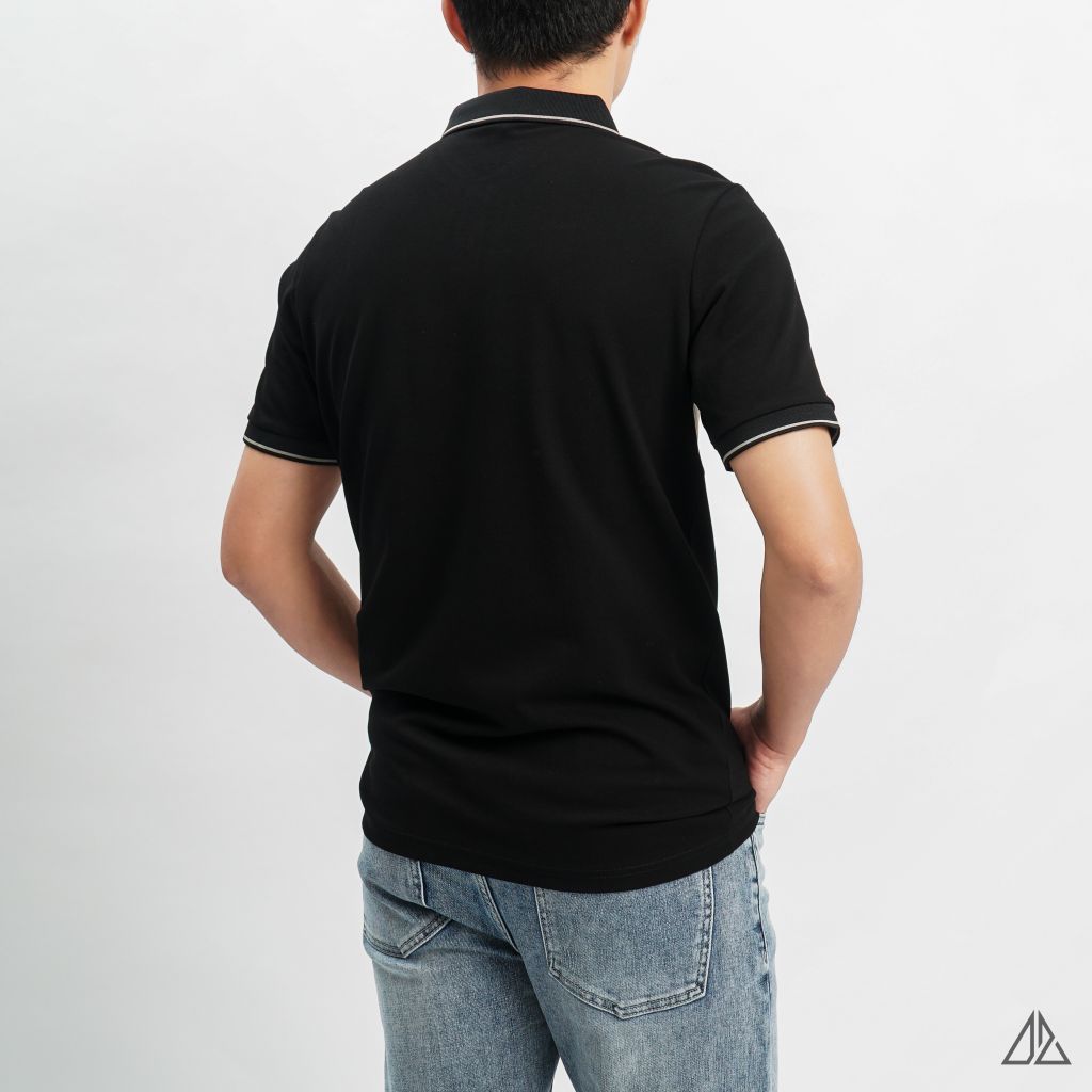 Polo đắp ngực kem túi sọc