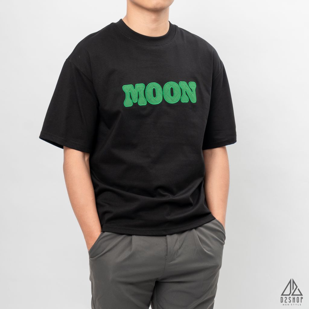 Áo thun thêu chữ MOON