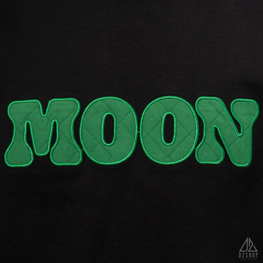 Áo thun thêu chữ MOON