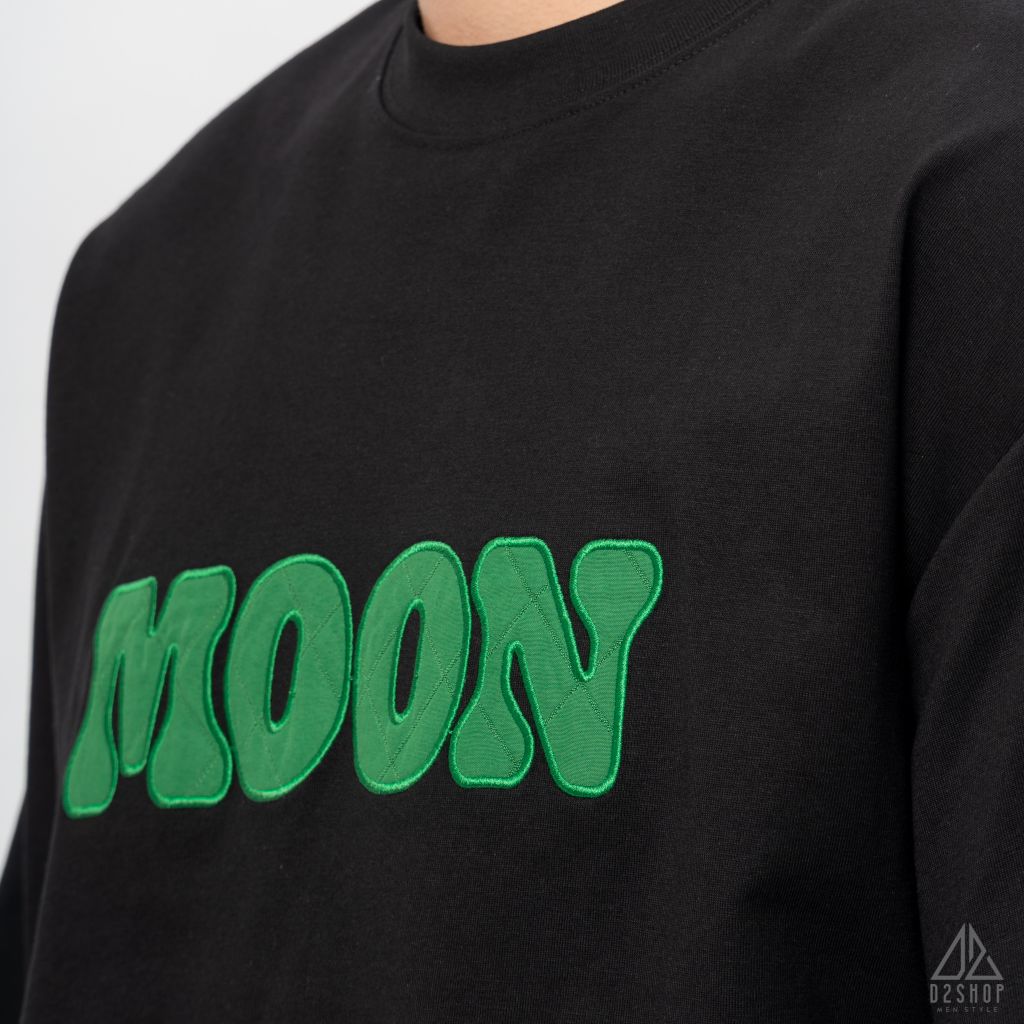 Áo thun thêu chữ MOON