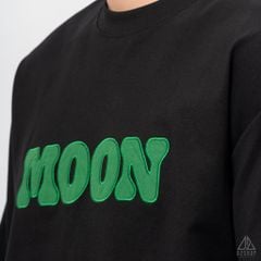 Áo thun thêu chữ MOON