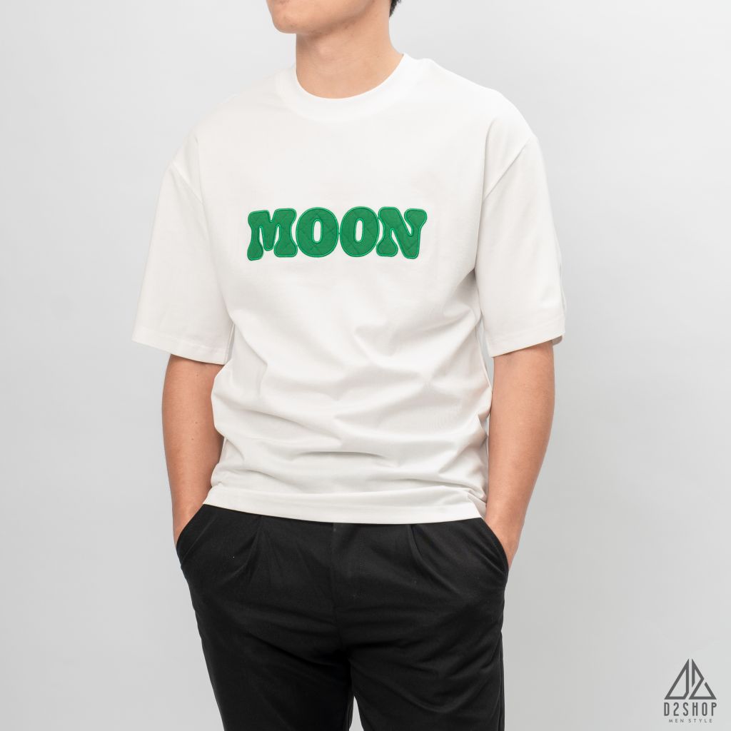 Áo thun thêu chữ MOON