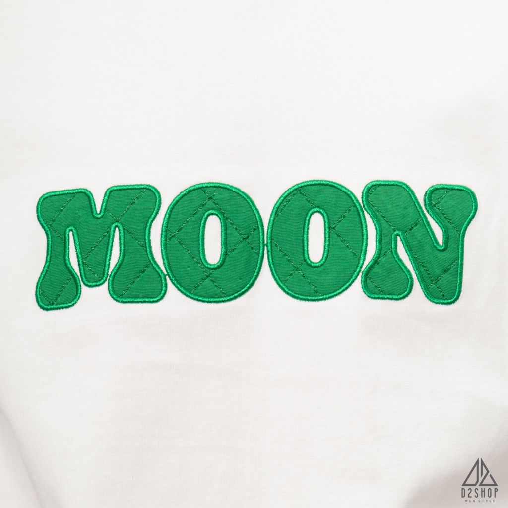 Áo thun thêu chữ MOON