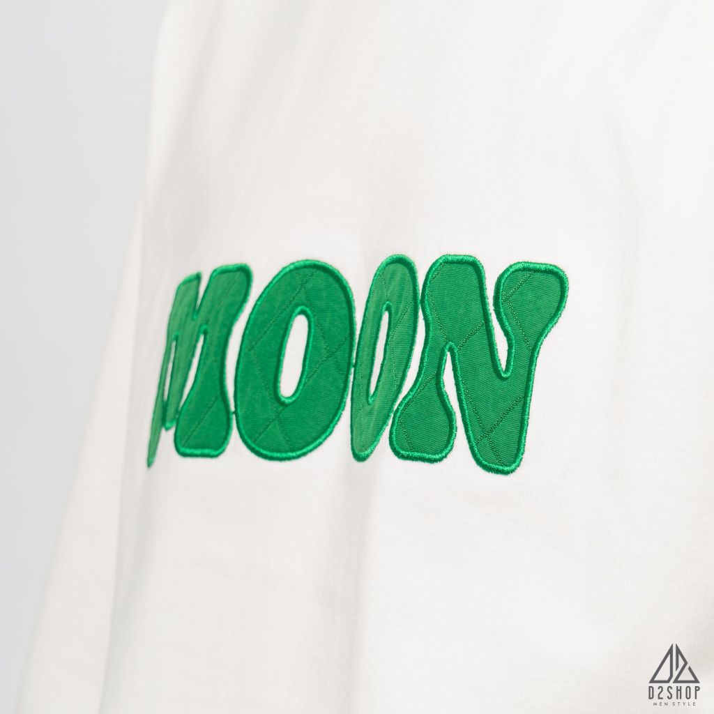 Áo thun thêu chữ MOON