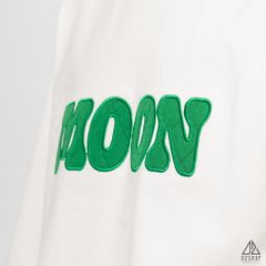 Áo thun thêu chữ MOON