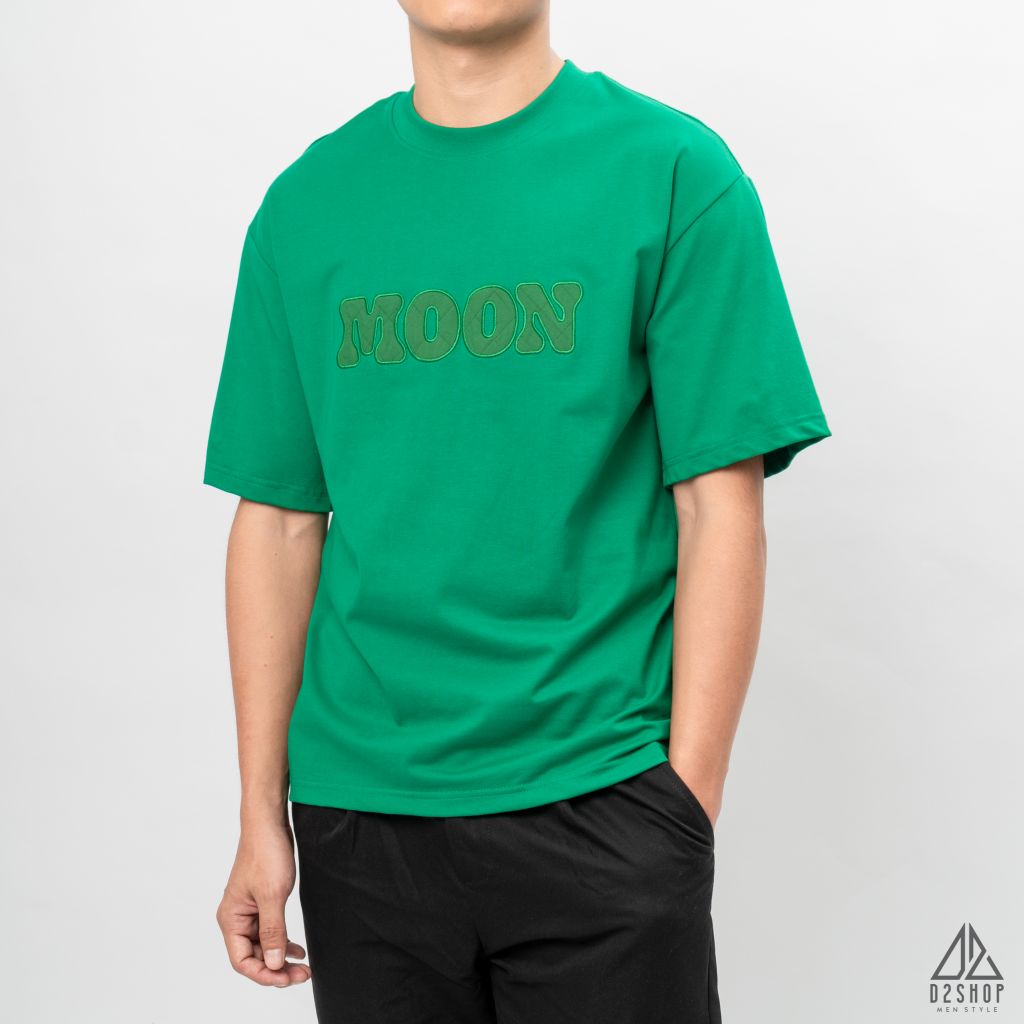 Áo thun thêu chữ MOON