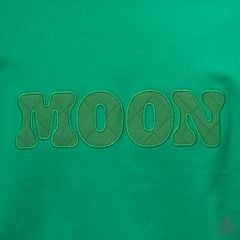 Áo thun thêu chữ MOON