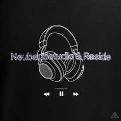 Áo thun cổ tròn HEADPHONE