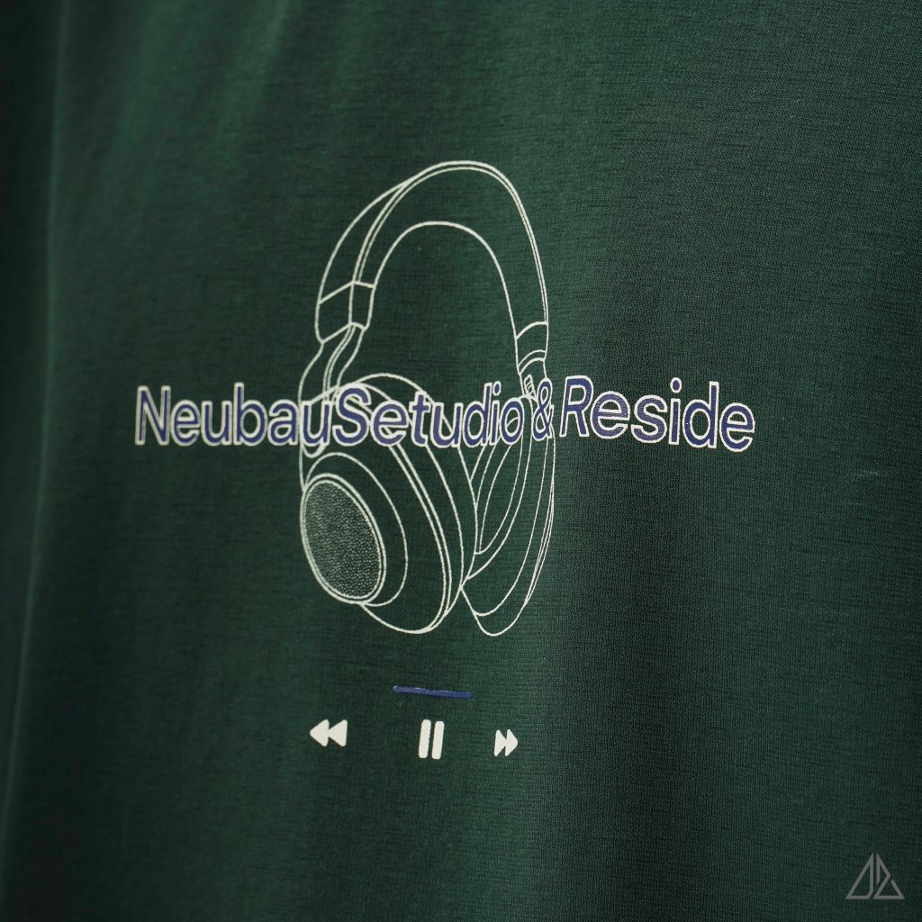 Áo thun cổ tròn HEADPHONE
