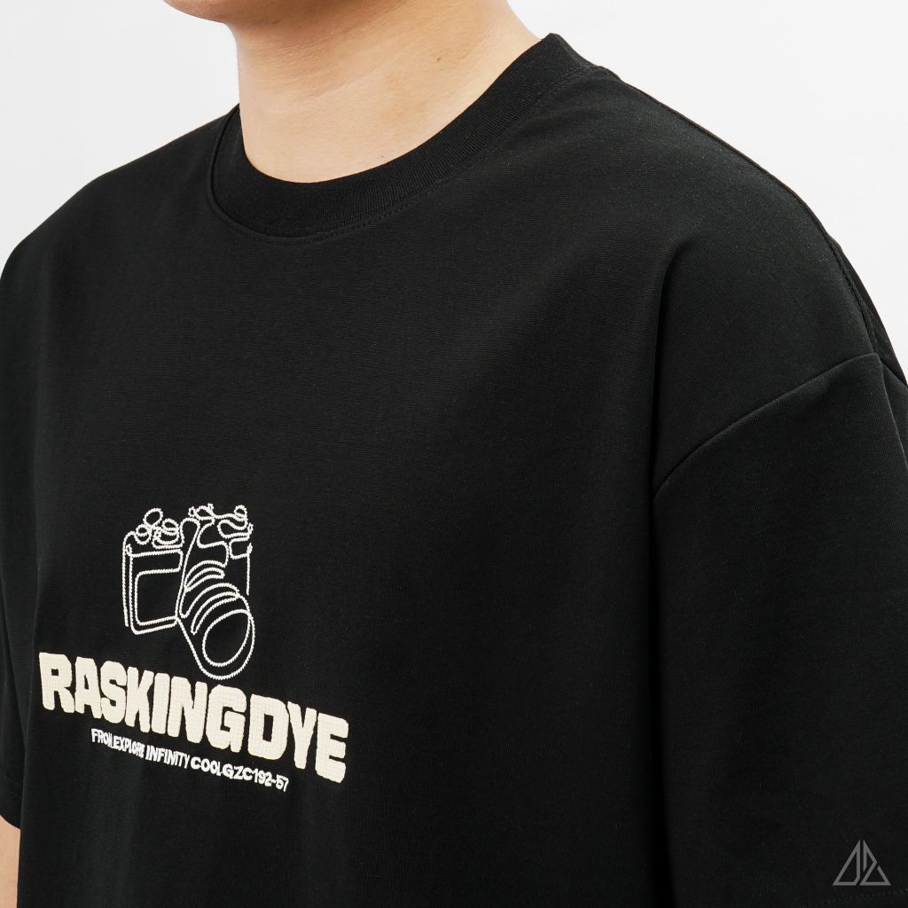 Áo thun cổ tròn thêu chữ RASKINGDYE