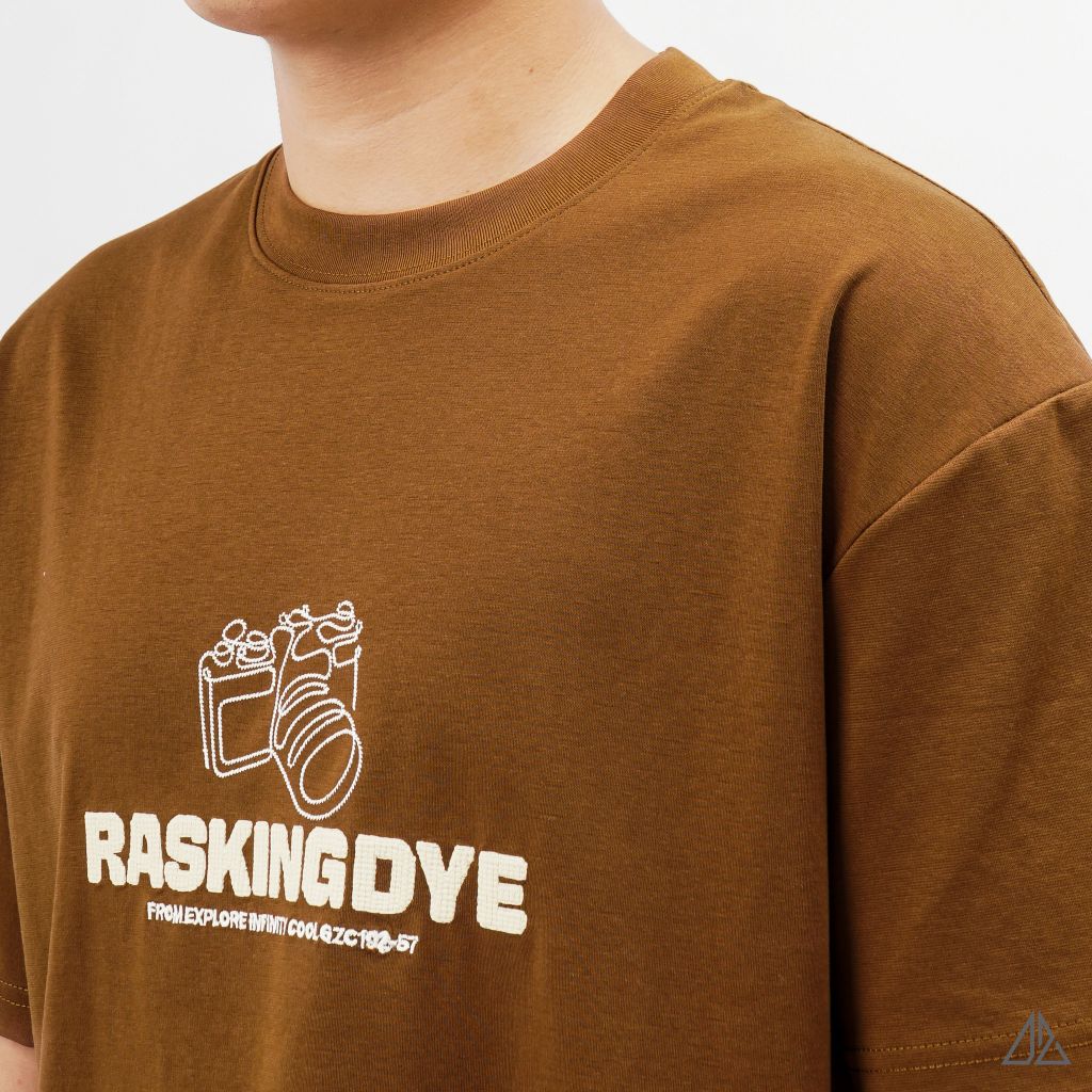 Áo thun cổ tròn thêu chữ RASKINGDYE