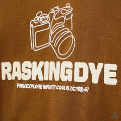 Áo thun cổ tròn thêu chữ RASKINGDYE