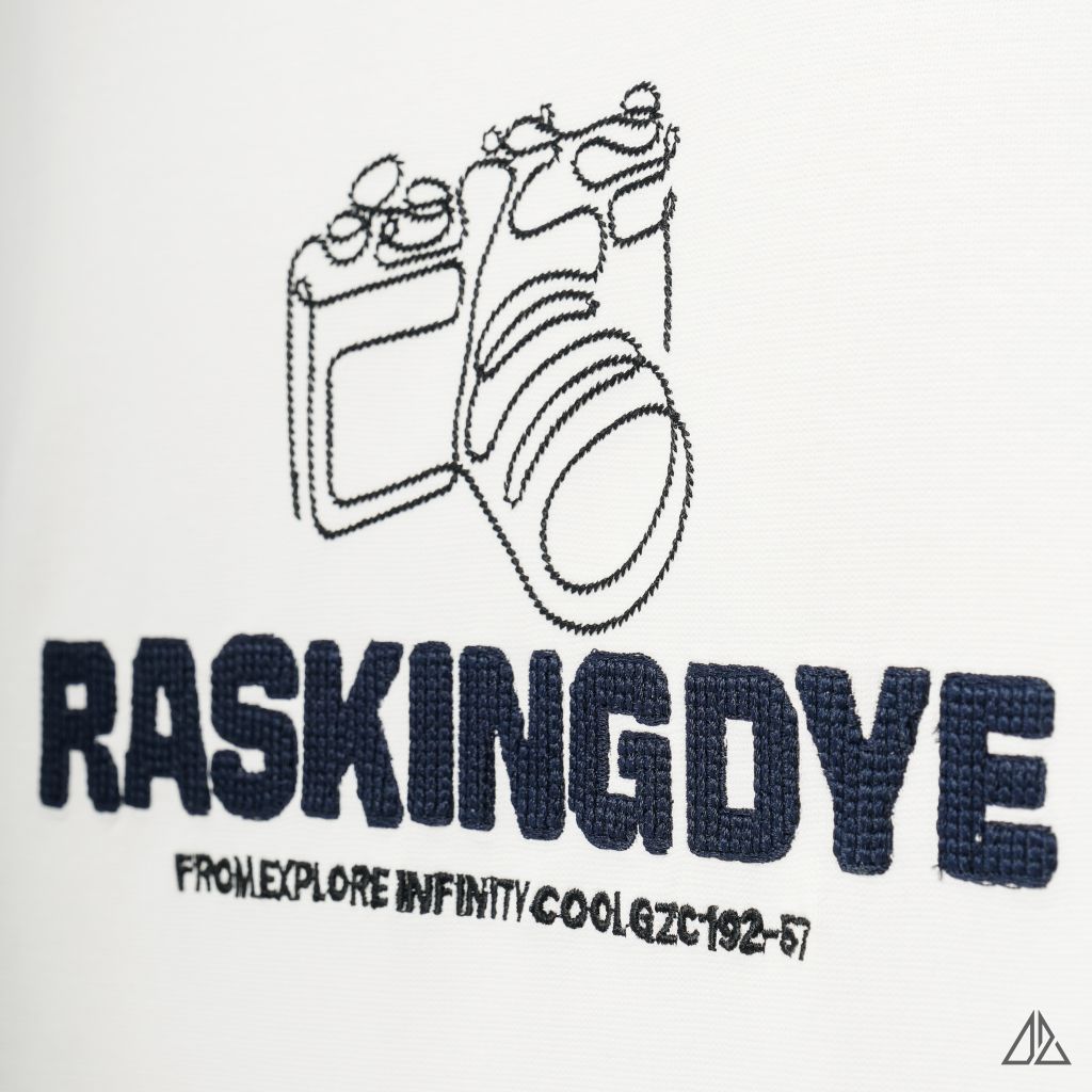 Áo thun cổ tròn thêu chữ RASKINGDYE