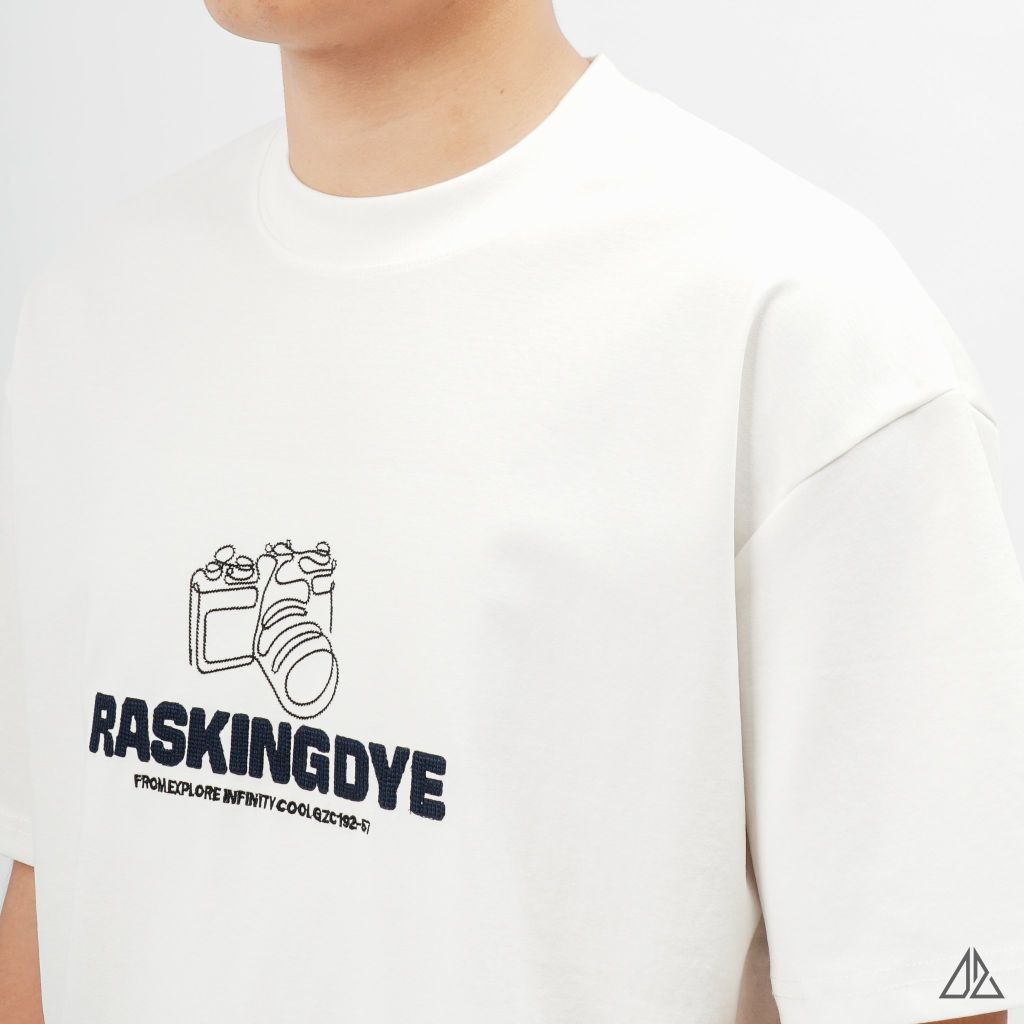 Áo thun cổ tròn thêu chữ RASKINGDYE