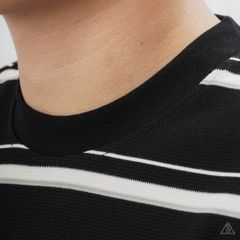 Áo thun cổ tròn vải gân sọc ngang