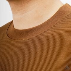 Áo thun cổ tròn vải gân in ngực YARENTS