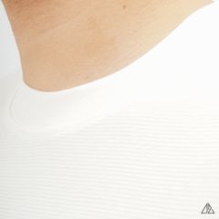 Áo thun cổ tròn vải gân thêu nón