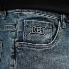 Quần jean xanh bạc dập nổi túi DR
