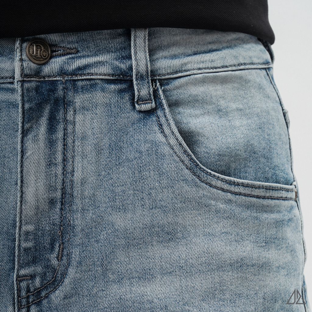Quần jean xanh bạc thêu túi DR