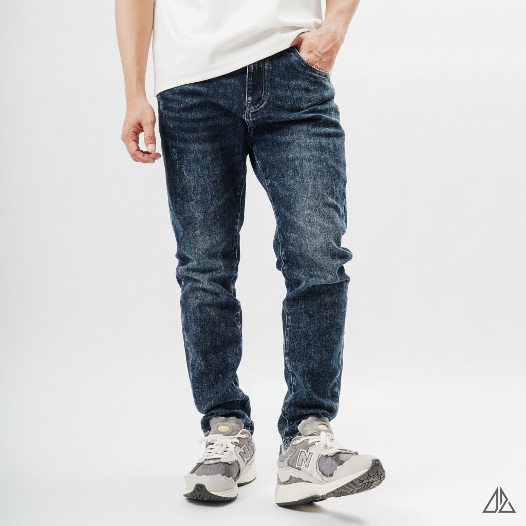 Quần jean xanh dập nổi túi DR