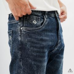 Quần jean xanh dập nổi túi DR