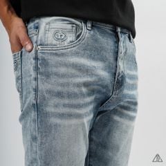 Quần jean xanh bạc túi dập nổi D