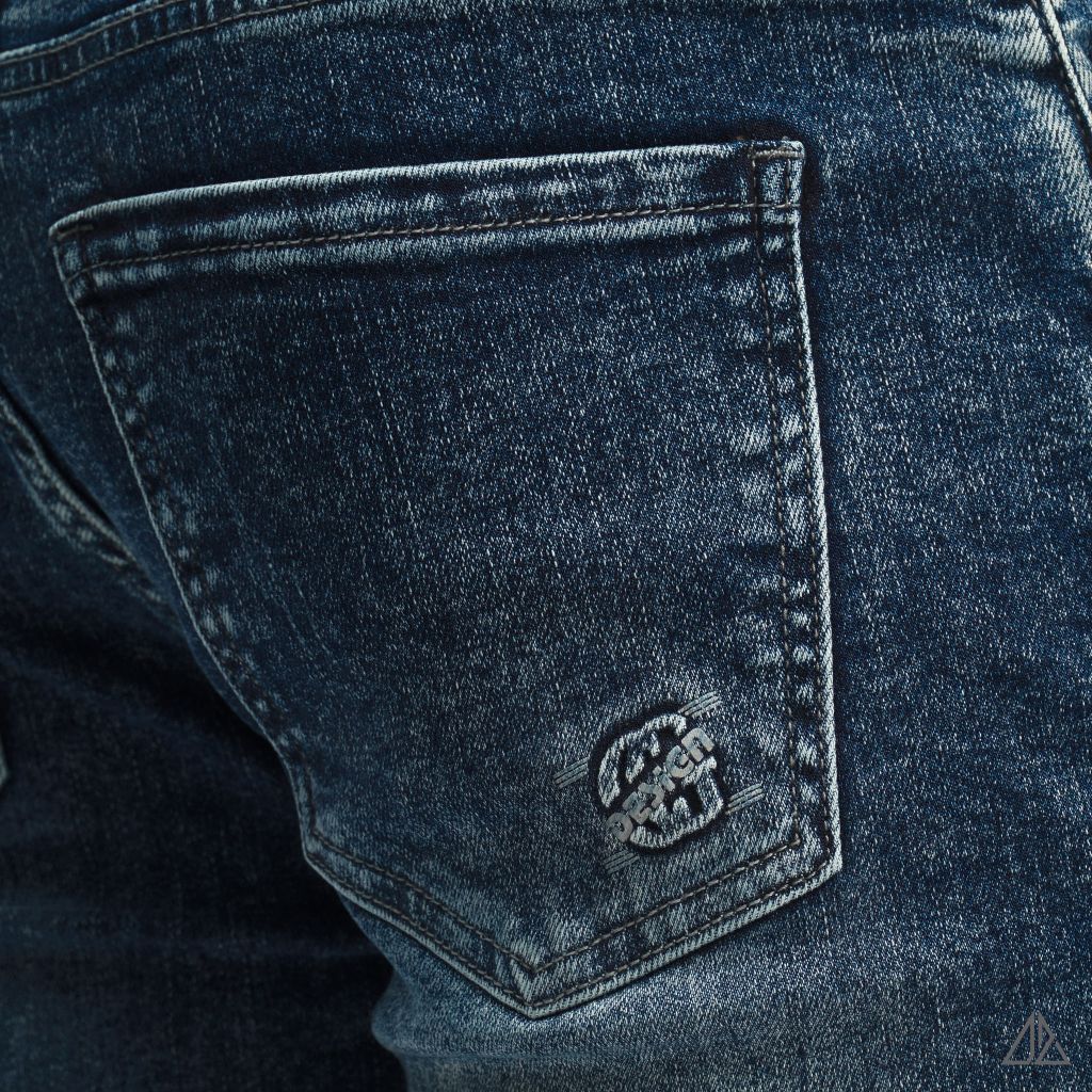 Quần jean xanh wash dập nổi túi DESIGN