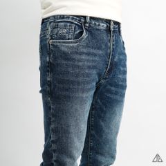 Quần jean xanh wash dập nổi túi DESIGN