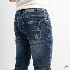 Quần jean xanh wash dập nổi túi DESIGN
